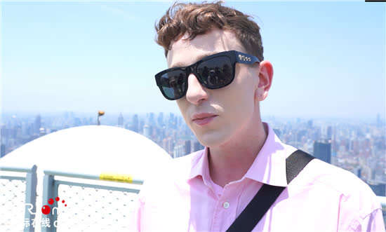 网红博主打卡魔都 聆听“当红”地标里的上海故事_fororder_微信图片_20210622224915_副本