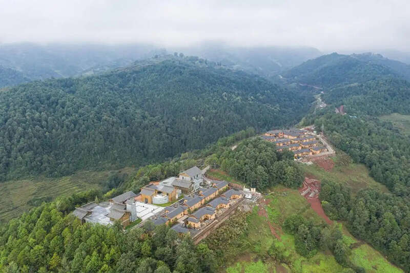 2020年10月13日拍摄的三河村新村聚居点。